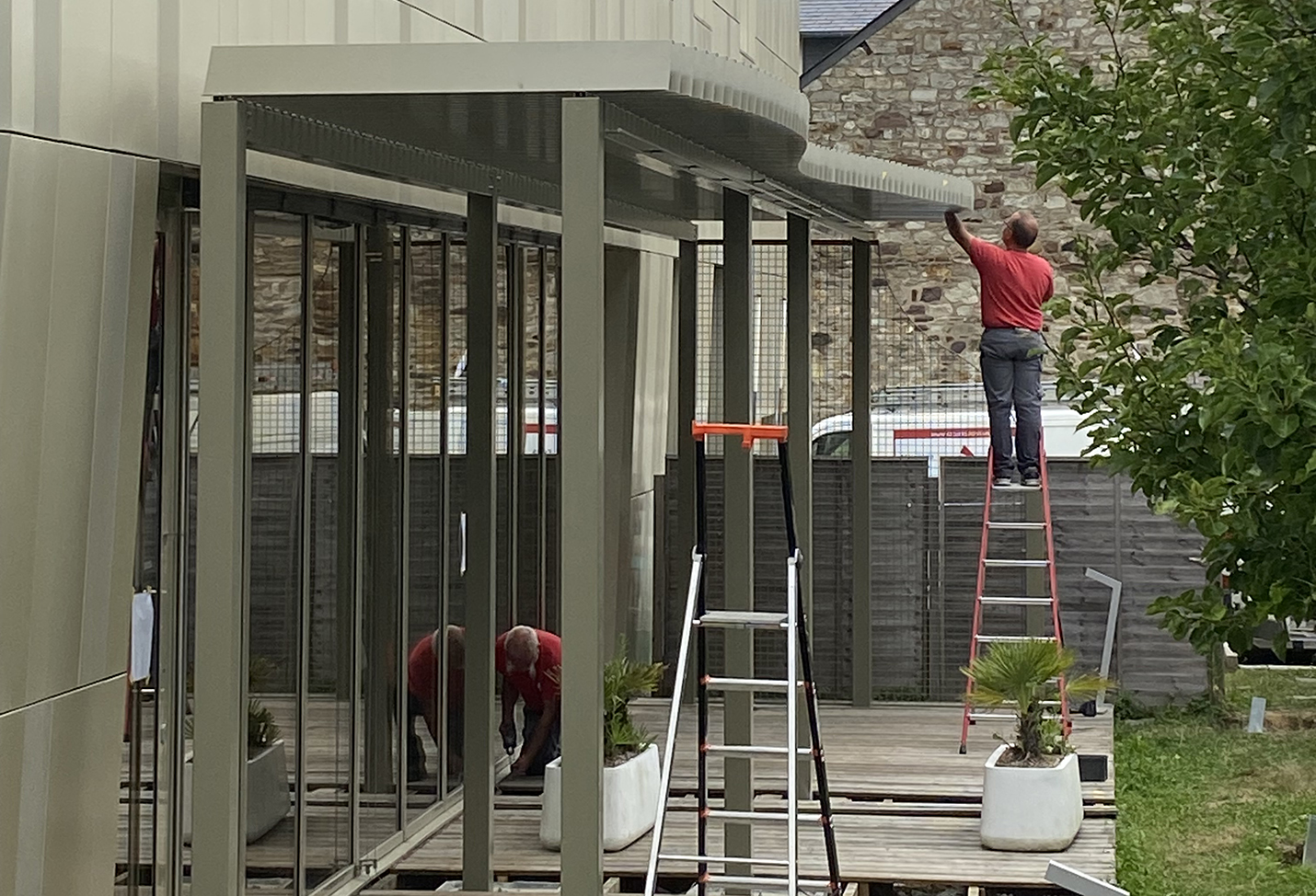 © Apis Florae pergola métallique et voiles ombrage (1)